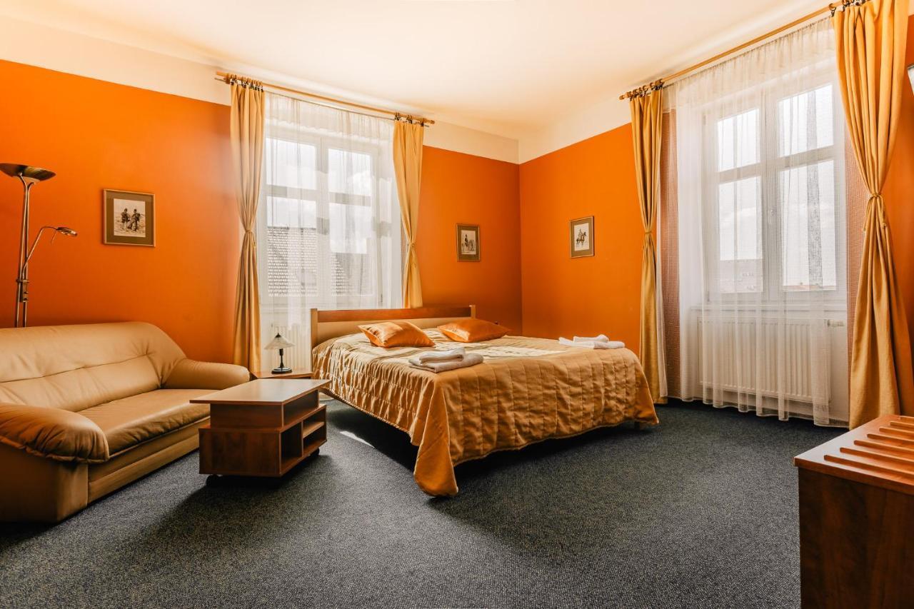 Hotel U Valdicke Brany Їчін Екстер'єр фото